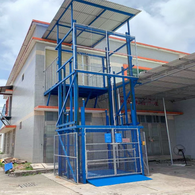 朝阳建材厂室外升降货梯安装